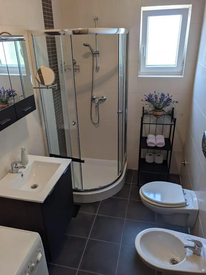 Apartment Iva Silo  0*, Silo (Krk) Croatia